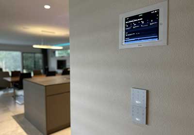 KNX покинул сцену, Loxone вступил в игру