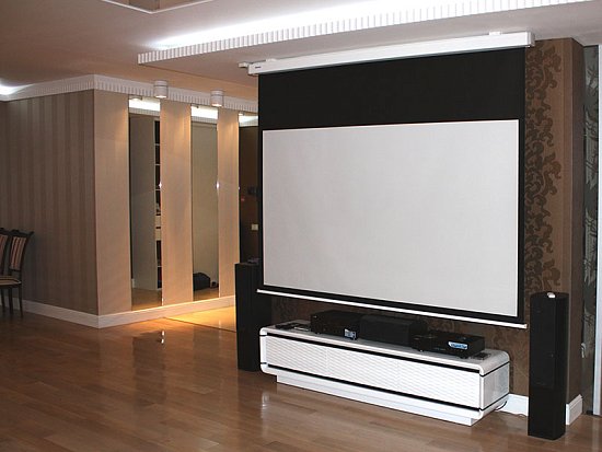 Домашний кинотеатр в жилой квартире